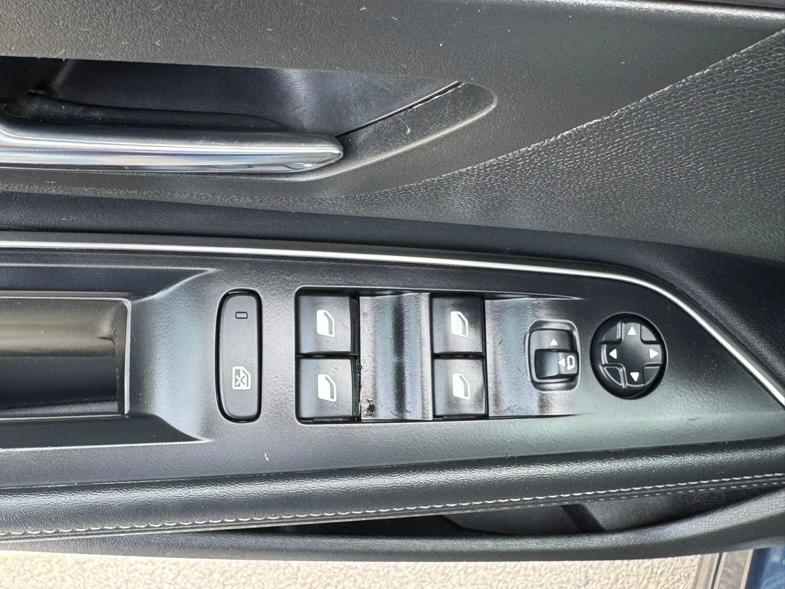 Peugeot 5008 1.5  , снимка 13 - Автомобили и джипове - 54570786