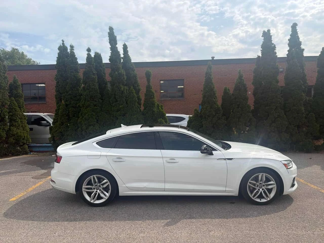 Audi A5 * Komfort * АВТОКРЕДИТ * ПРЕДСТАВИТЕЛСТВО, снимка 4 - Автомобили и джипове - 54799119
