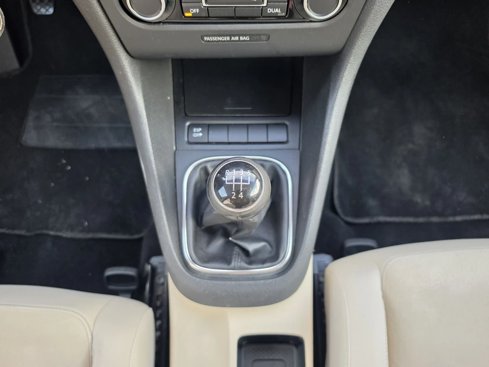 VW Golf 2.0TDi Highline, снимка 12 - Автомобили и джипове - 56220910