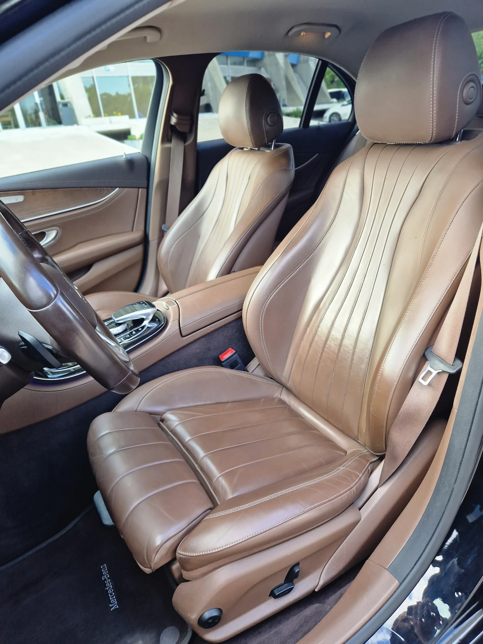 Mercedes-Benz E 220 AMG Line 4Matic, снимка 8 - Автомобили и джипове - 56289303