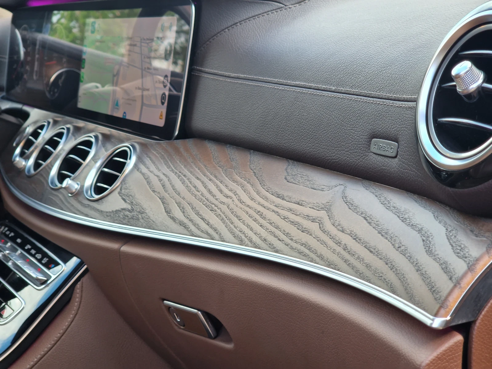 Mercedes-Benz E 220 AMG Line 4Matic, снимка 10 - Автомобили и джипове - 56289303