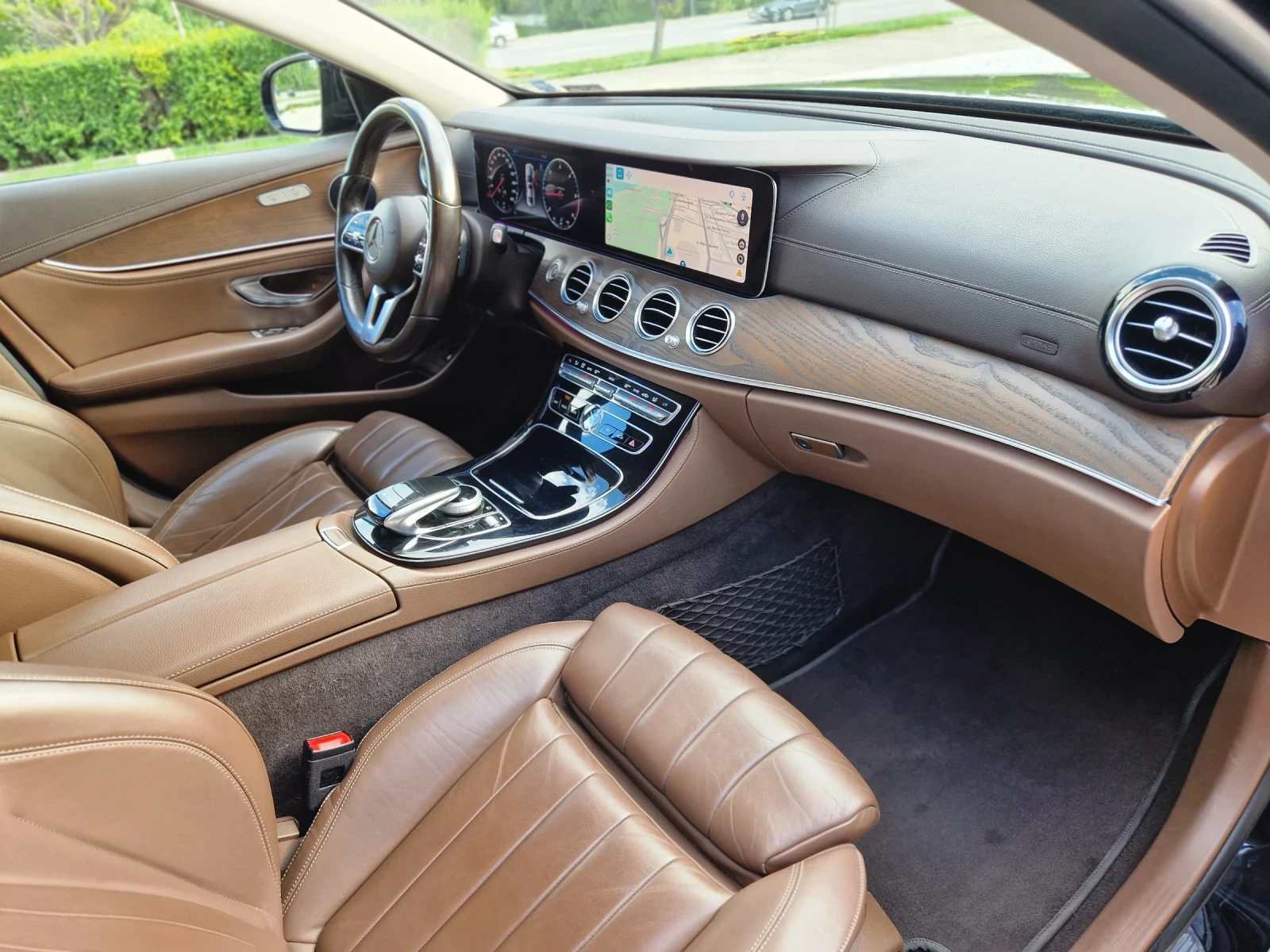 Mercedes-Benz E 220 AMG Line 4Matic, снимка 9 - Автомобили и джипове - 56289303