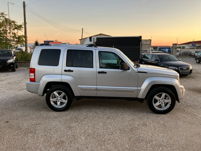 Jeep Cherokee 2.8 CRDI- Като нова, снимка 9 - Автомобили и джипове - 47598221