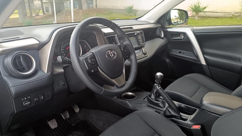 Toyota Rav4 2.0D4-D, снимка 9 - Автомобили и джипове - 48520831