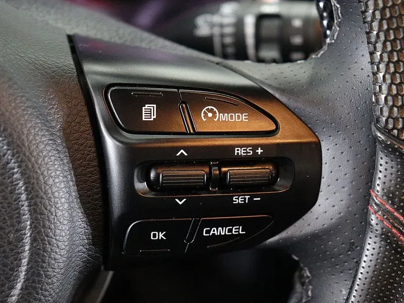 Kia Stonic 1.4 Trendy, снимка 12 - Автомобили и джипове - 55085650