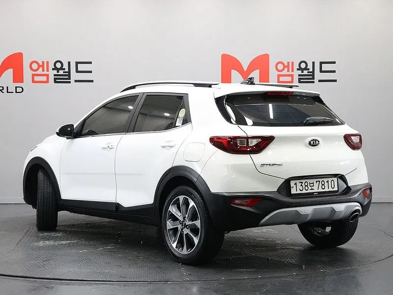 Kia Stonic 1.4 Trendy, снимка 4 - Автомобили и джипове - 55085650