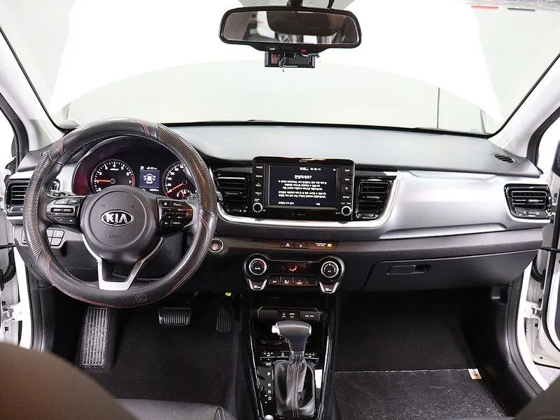 Kia Stonic 1.4 Trendy, снимка 15 - Автомобили и джипове - 55085650