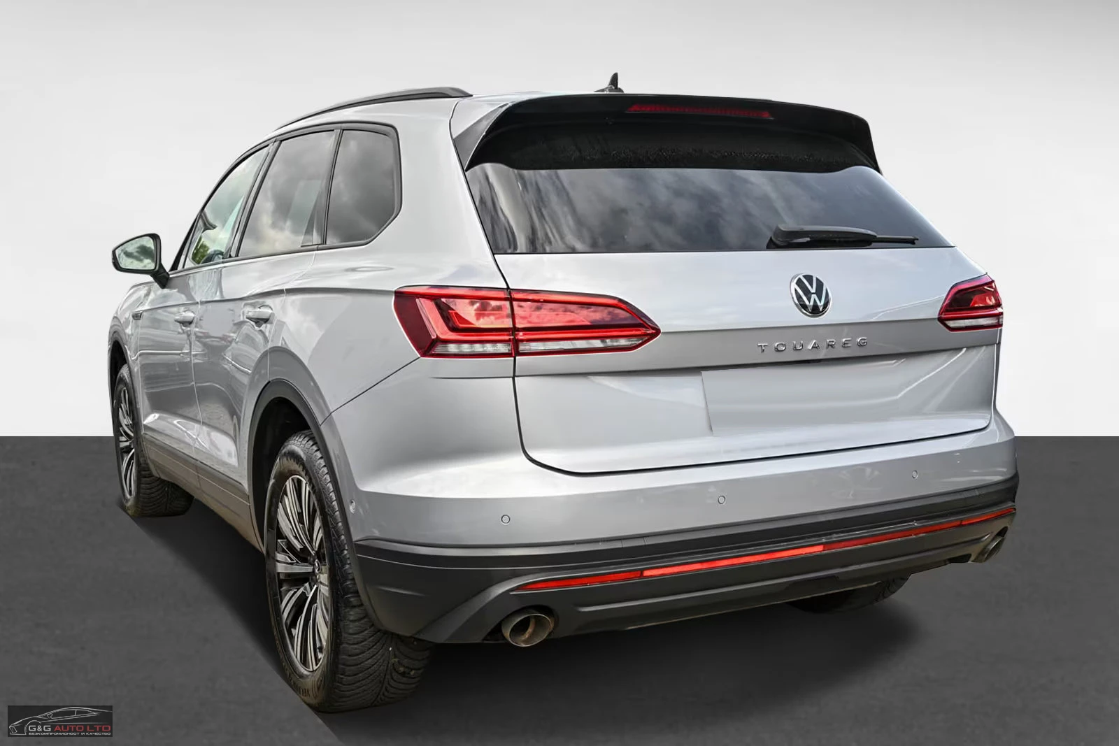 VW Touareg 3.0TDI/231HP/4X4/TIPTRONIC/MASSAGE/PANO/CAM/696v - изображение 2