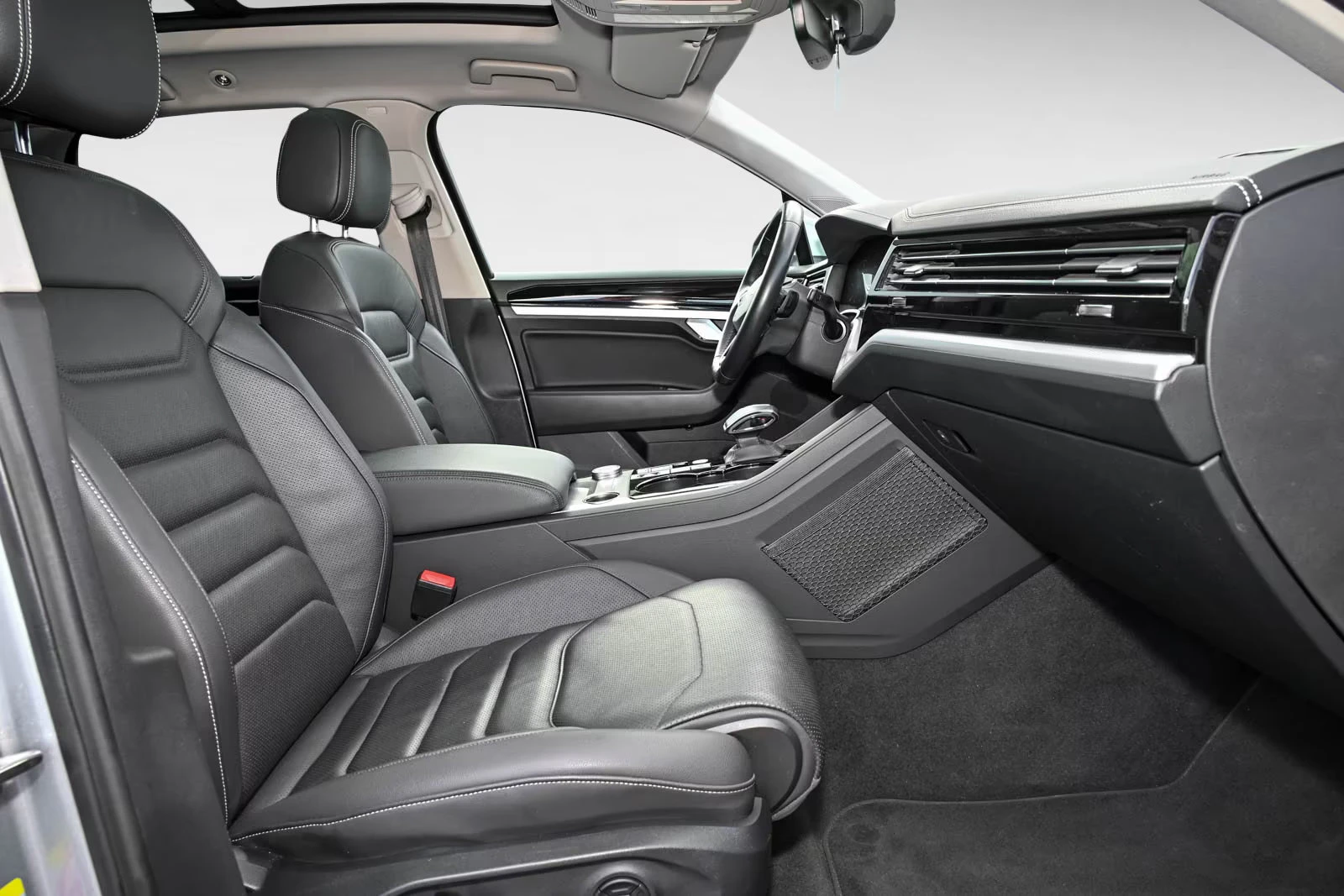 VW Touareg 3.0TDI/231HP/4X4/TIPTRONIC/MASSAGE/PANO/CAM/696v - изображение 9