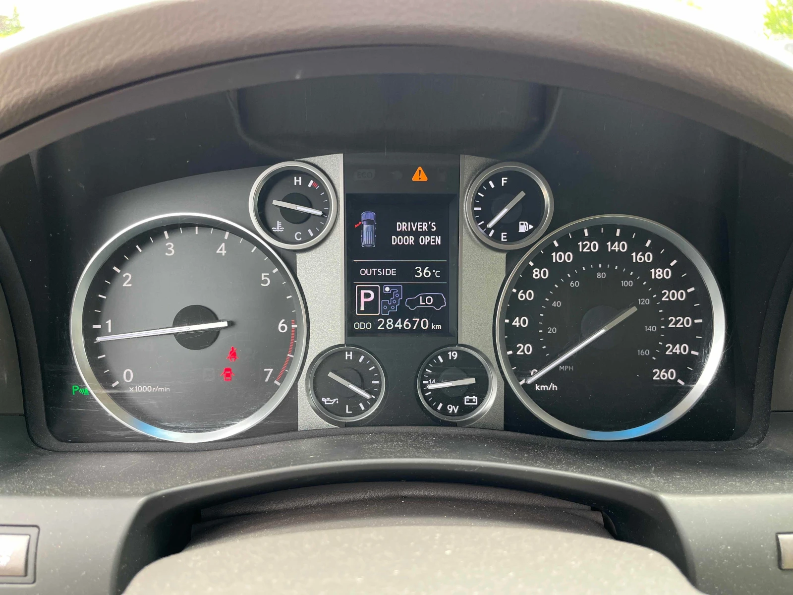 Lexus LX 570 * * CARFAX * * АВТО КРЕДИТ * * , снимка 7 - Автомобили и джипове - 54947001