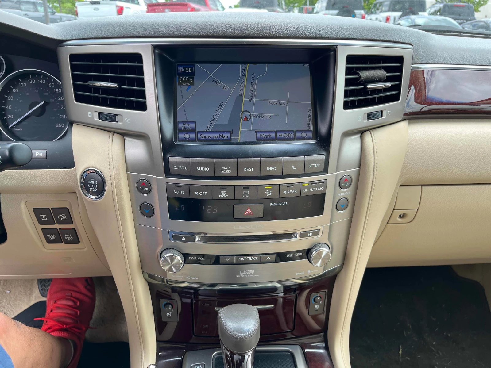 Lexus LX 570 * * CARFAX * * АВТО КРЕДИТ * * , снимка 8 - Автомобили и джипове - 54947001