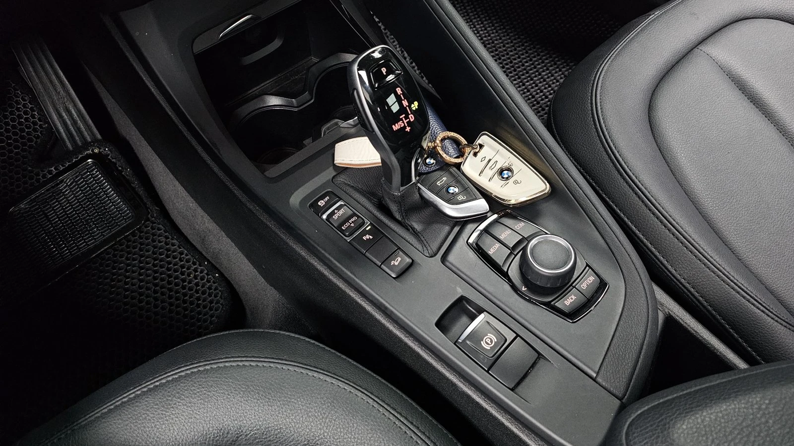 BMW X1 xDrive20d* ЛЮК* KEYLESS* ЕЛ. БАГАЖНИК* КРАЙНА ЦЕНА, снимка 9 - Автомобили и джипове - 55271923