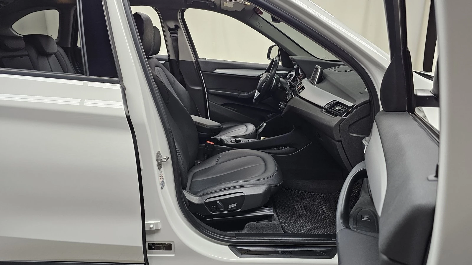 BMW X1 xDrive20d* ЛЮК* KEYLESS* ЕЛ. БАГАЖНИК* КРАЙНА ЦЕНА, снимка 11 - Автомобили и джипове - 55271923