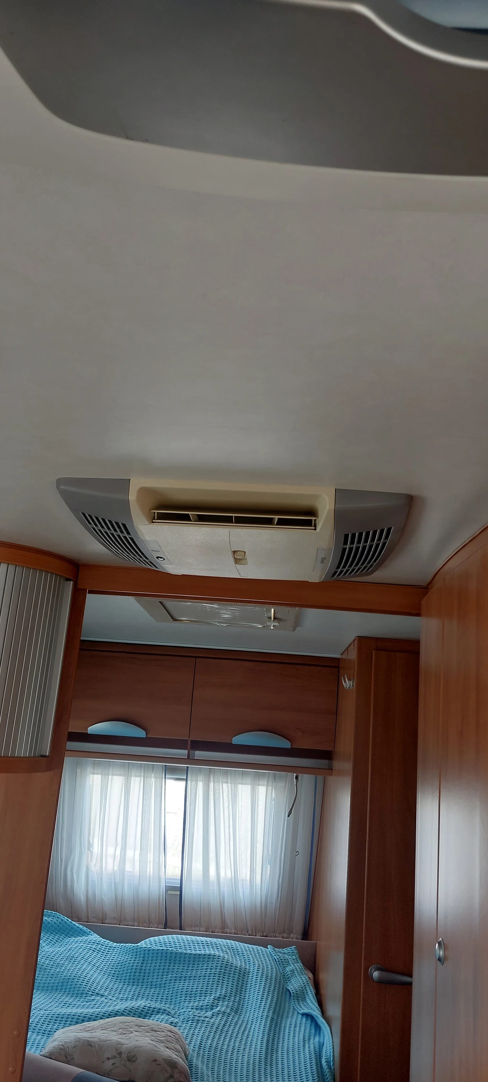 Каравана HYMER / ERIBA Nova Grey , снимка 3 - Каравани и кемпери - 55081961