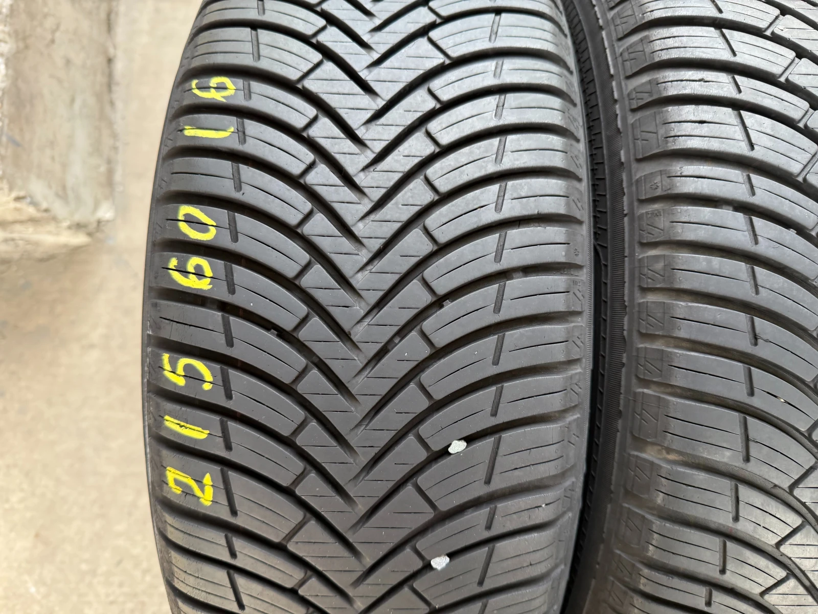 Гуми Летни 215/60R16, снимка 4 - Гуми и джанти - 53710324