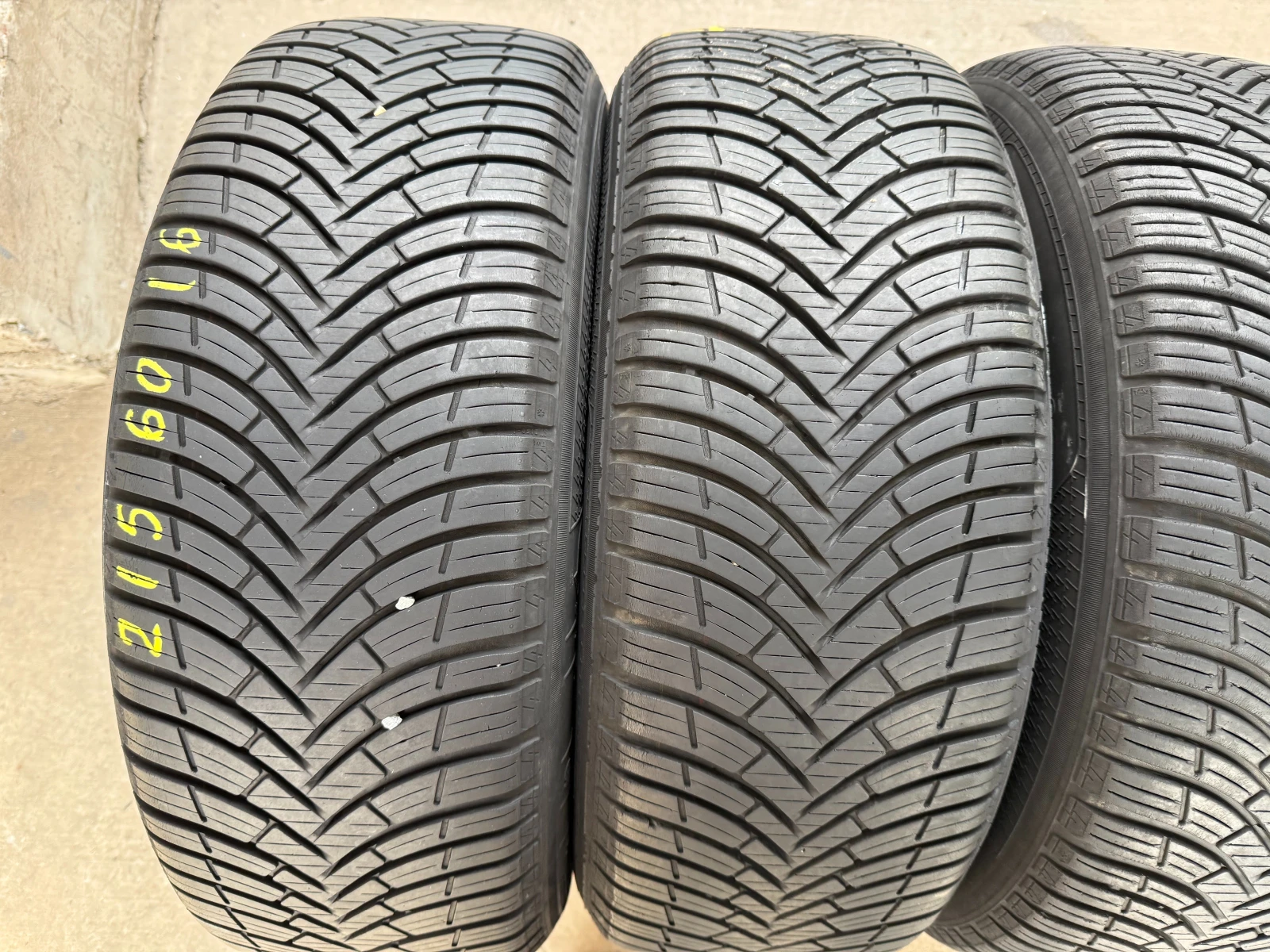 Гуми Летни 215/60R16, снимка 2 - Гуми и джанти - 53710324