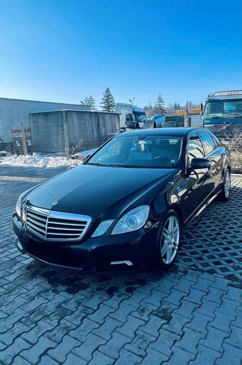 Mercedes-Benz E 220, снимка 1 - Автомобили и джипове - 48189835