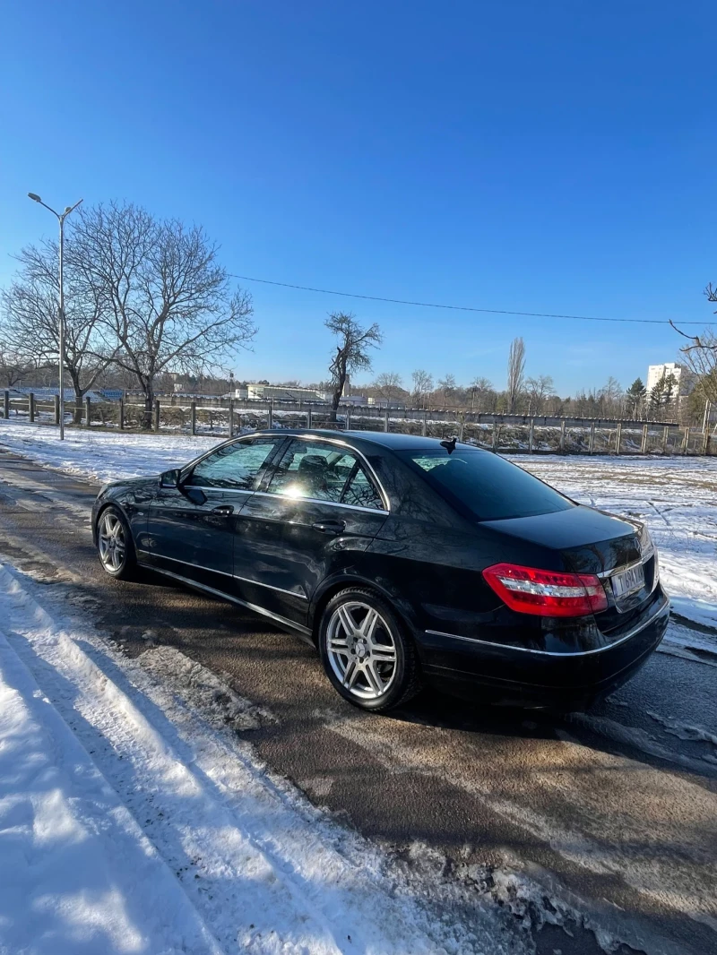 Mercedes-Benz E 220, снимка 2 - Автомобили и джипове - 48189835