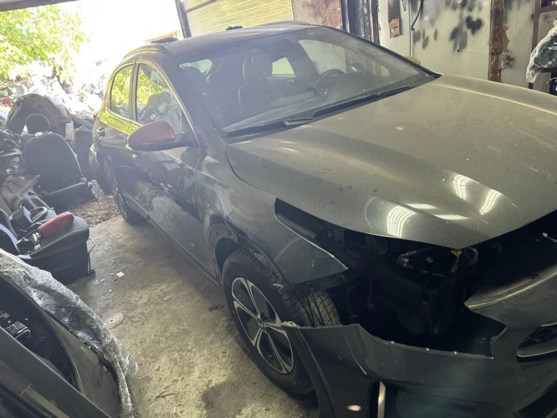 Kia XCeed, снимка 2 - Автомобили и джипове - 51891593