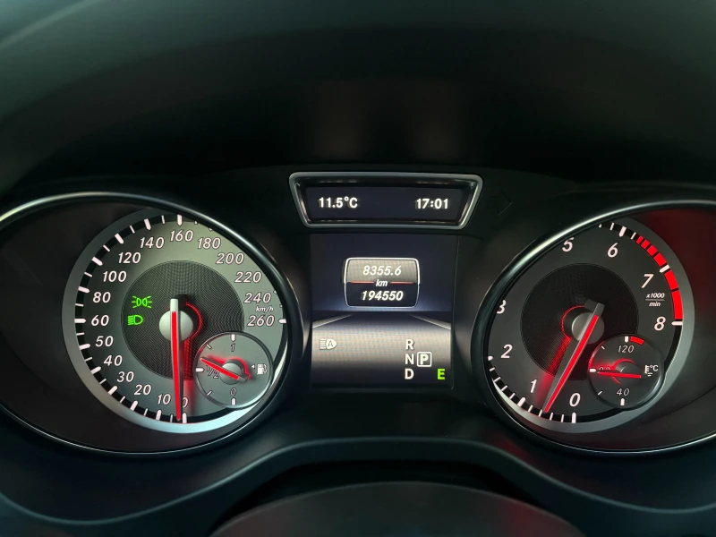 Mercedes-Benz CLA 200, снимка 11 - Автомобили и джипове - 52406301