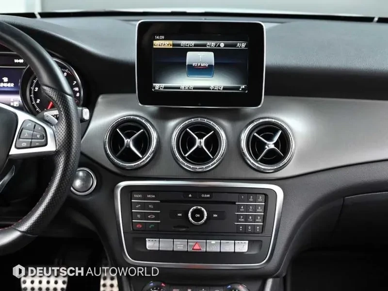 Mercedes-Benz CLA 220 Amg Line, снимка 14 - Автомобили и джипове - 55110837