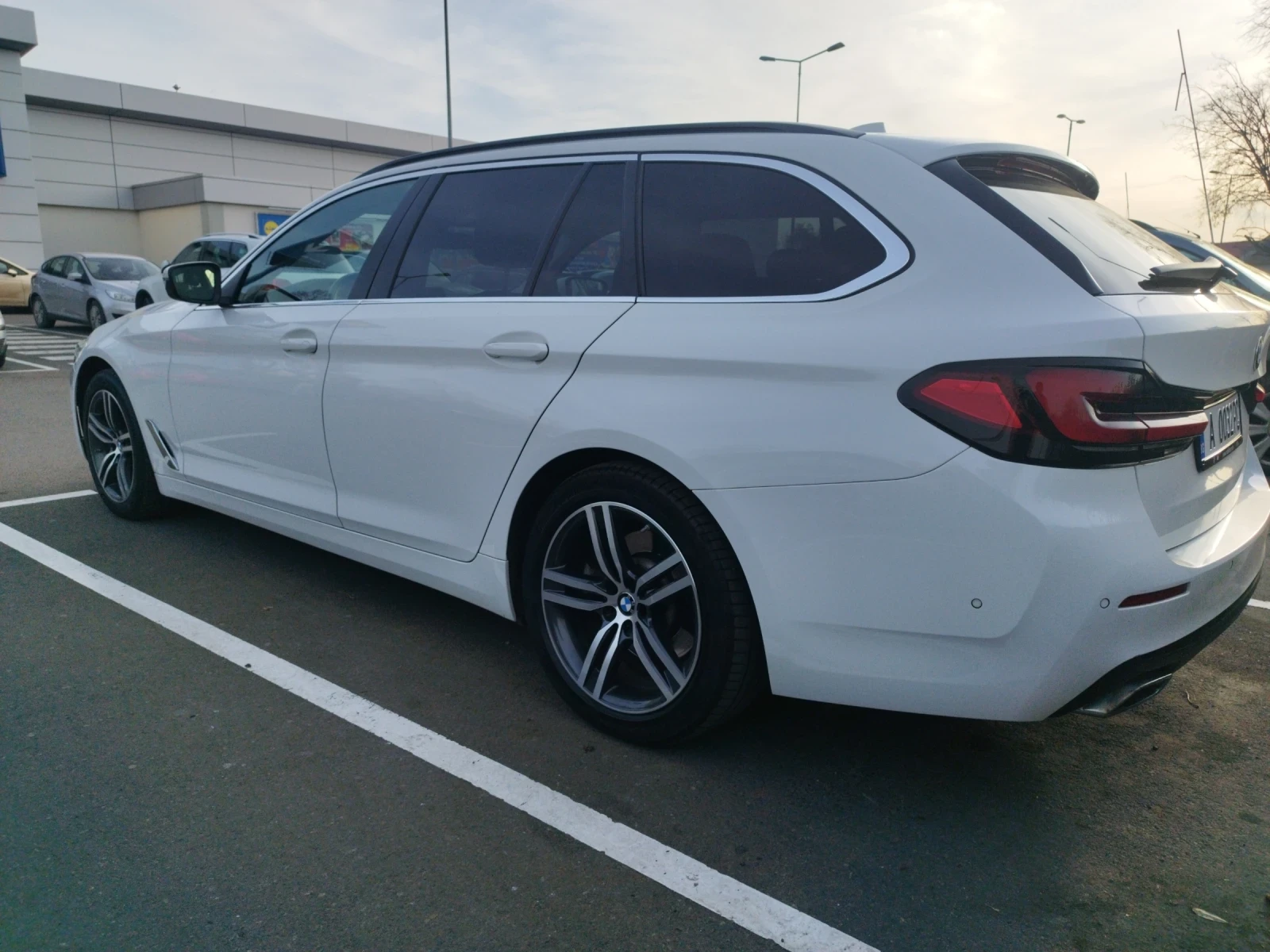 BMW 520 дизел /електрически MHEV (Mild Hybrid El.) Лизинг  - изображение 3