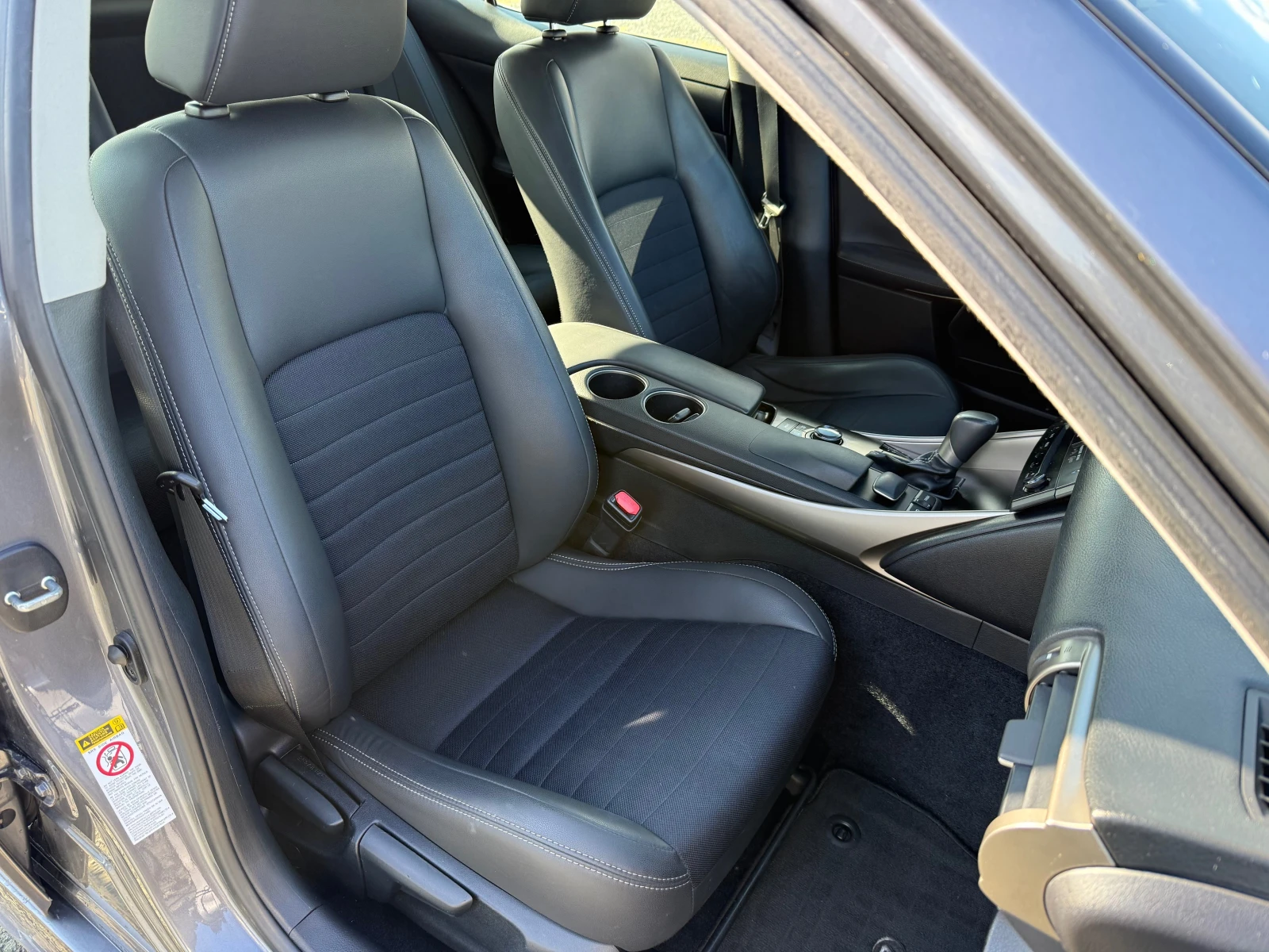 Lexus IS 300 HYBRID NAVI ШВЕЙЦАРИЯ, снимка 11 - Автомобили и джипове - 53832818