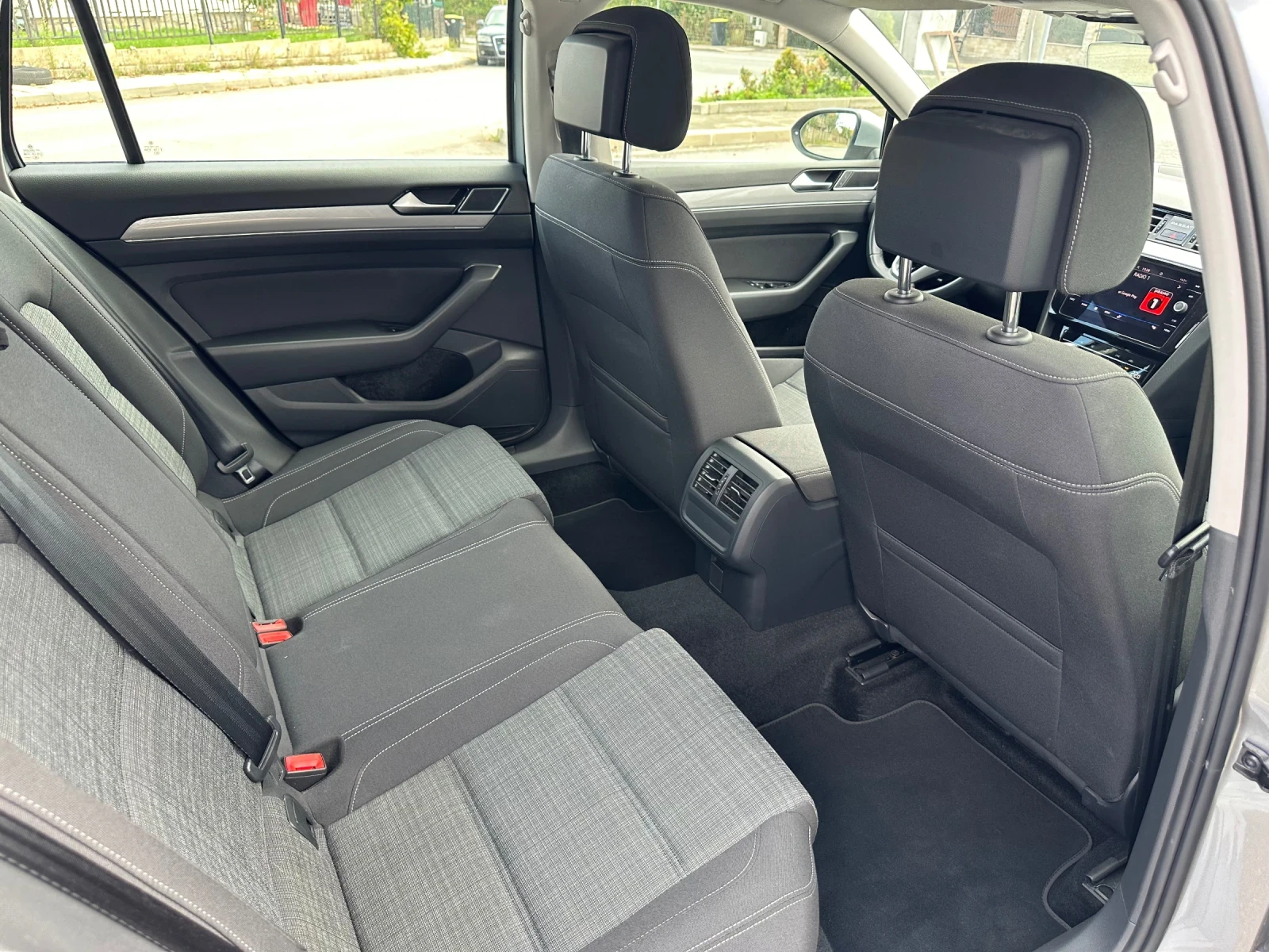 VW Passat 2.0TDI, снимка 12 - Автомобили и джипове - 54772162