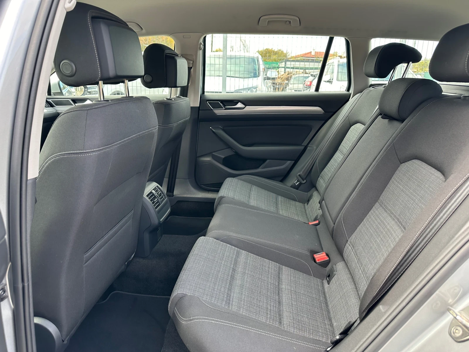 VW Passat 2.0TDI, снимка 9 - Автомобили и джипове - 54772162
