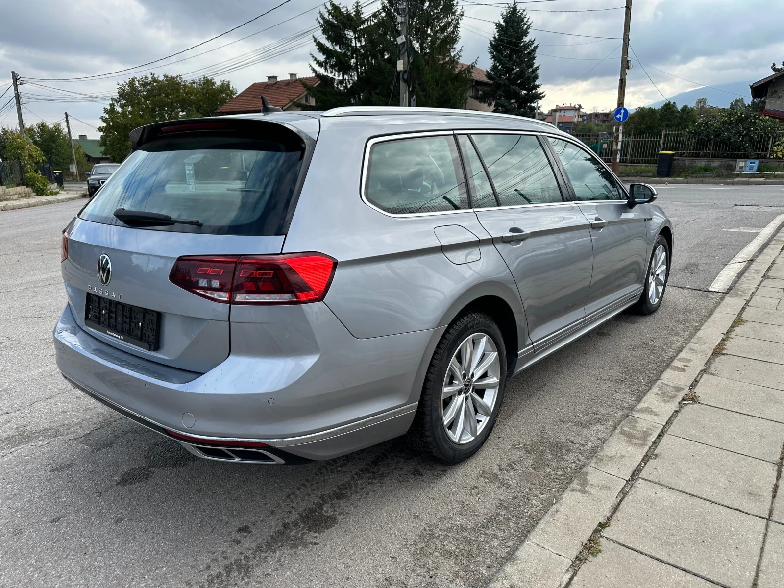 VW Passat 2.0TDI, снимка 5 - Автомобили и джипове - 54772162