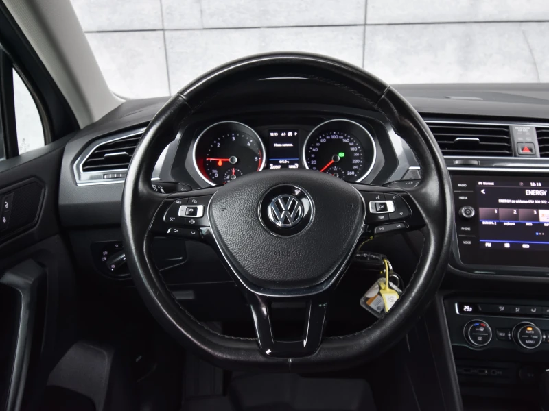 VW Tiguan 2.0 TDI AVTOMAT, снимка 8 - Автомобили и джипове - 48234452