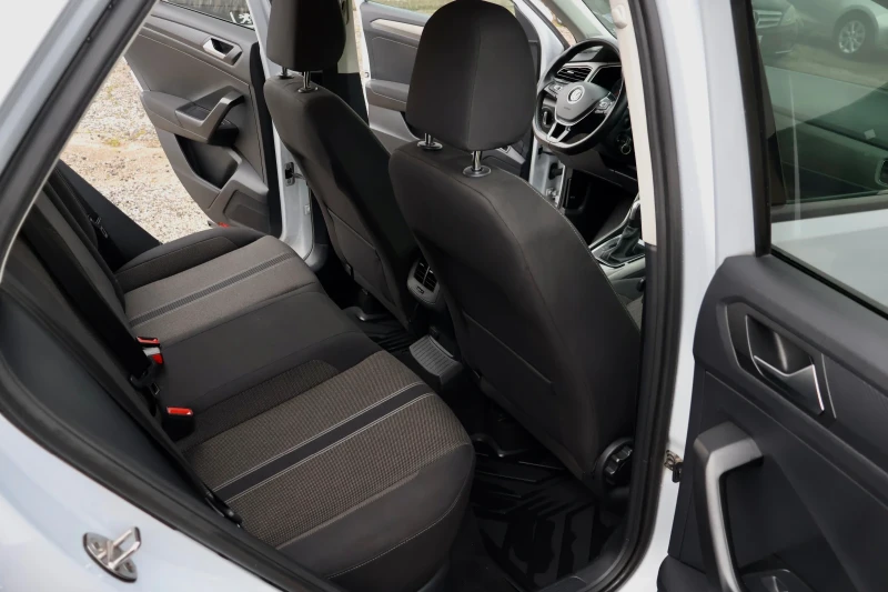 VW T-Roc, снимка 13 - Автомобили и джипове - 52653816