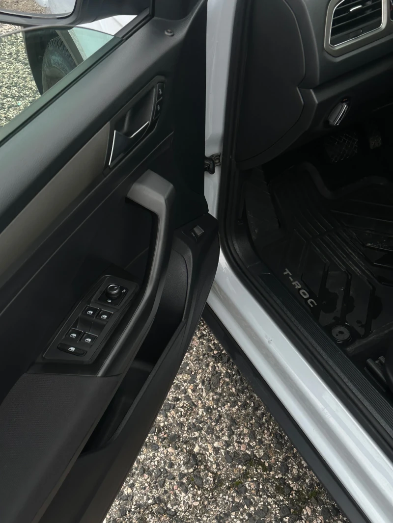 VW T-Roc, снимка 14 - Автомобили и джипове - 52653816