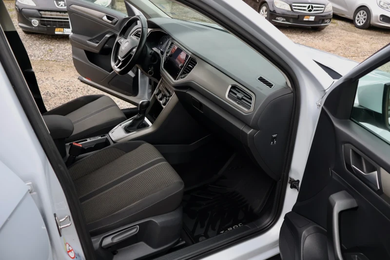 VW T-Roc, снимка 10 - Автомобили и джипове - 52653816