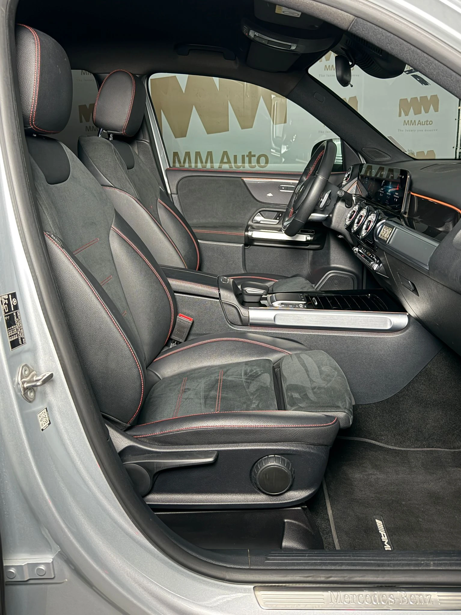 Mercedes-Benz GLB 200* AMG* Camera* Асистенти* 7местен - изображение 9