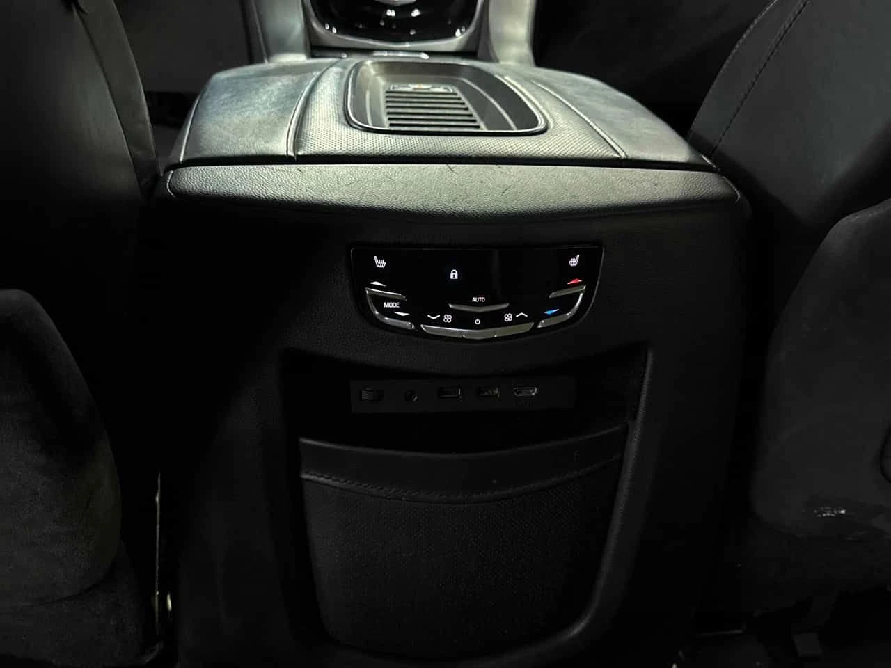 Cadillac Escalade * Platinum * CARFAX * ���������*  | Mobile.bg � ����������� 10