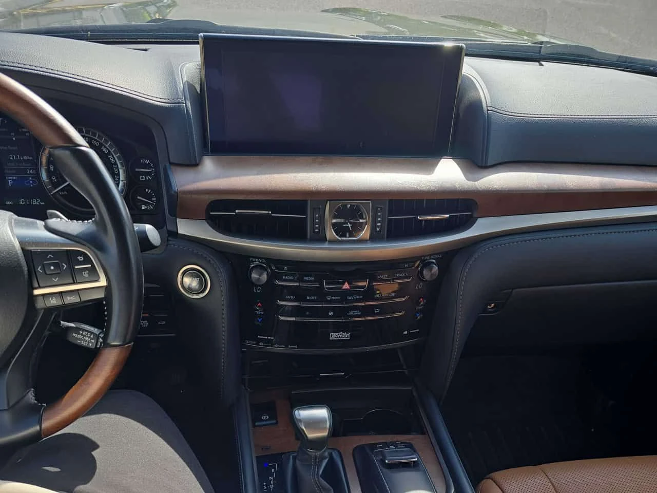 Lexus LX 570 HUD| ТЕЛЕВИЗОРИ| 360САМ| 7 МЕСТЕН| 2 КЛЮЧА| , снимка 10 - Автомобили и джипове - 54940497