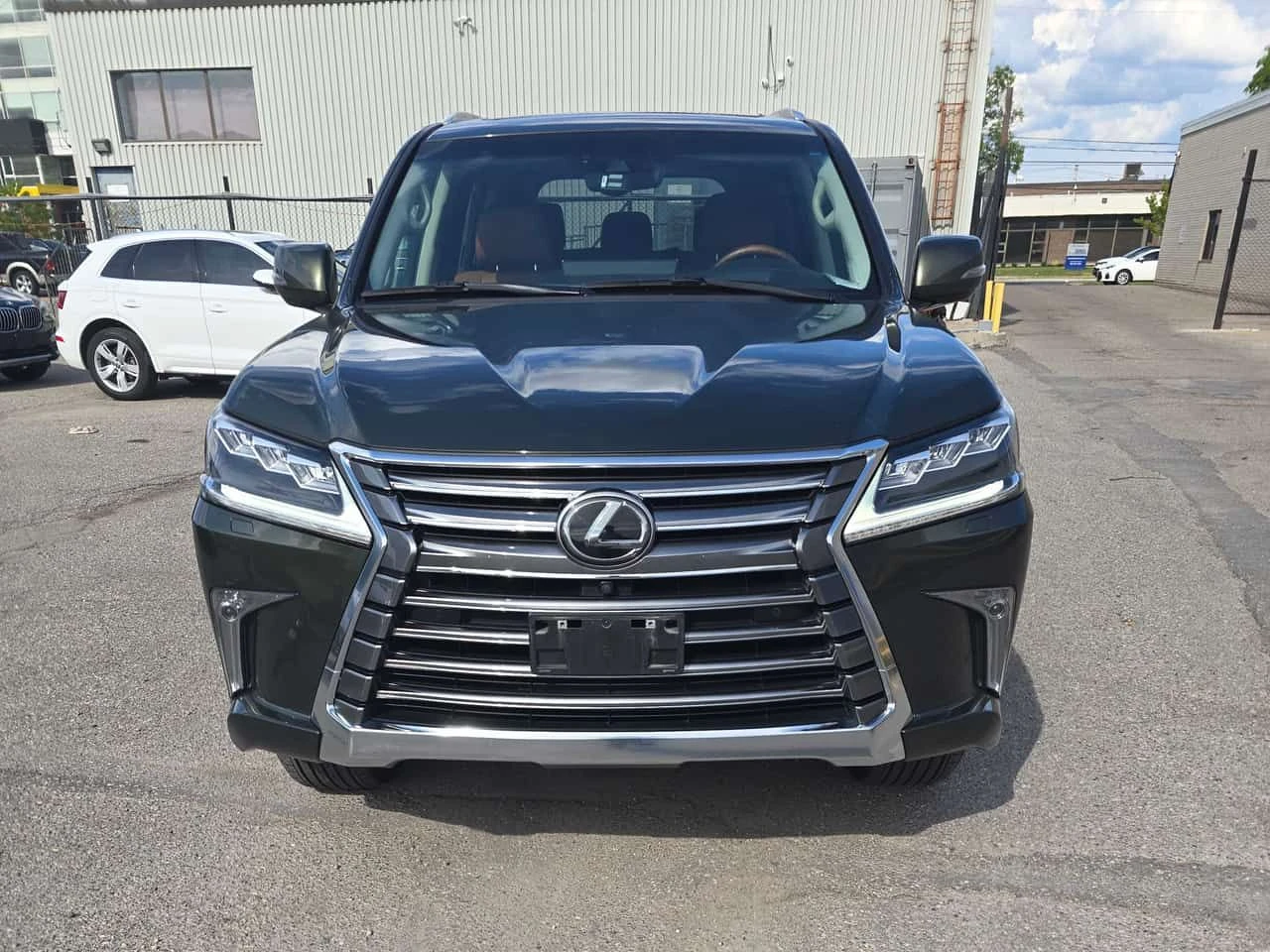 Lexus LX 570 HUD| ТЕЛЕВИЗОРИ| 360САМ| 7 МЕСТЕН| 2 КЛЮЧА| , снимка 2 - Автомобили и джипове - 54940497
