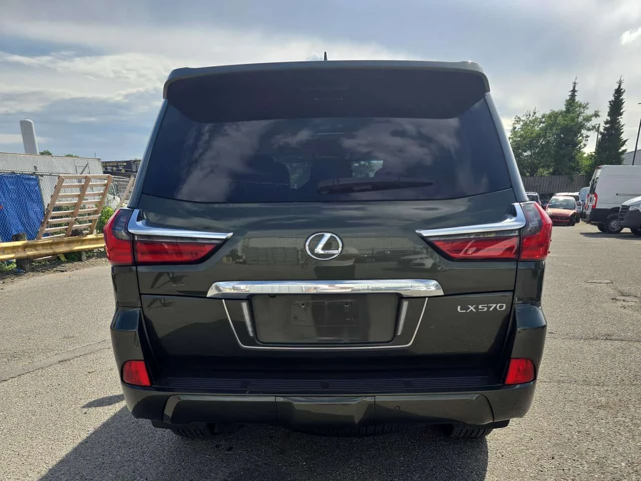 Lexus LX 570 HUD| ТЕЛЕВИЗОРИ| 360САМ| 7 МЕСТЕН| 2 КЛЮЧА| , снимка 5 - Автомобили и джипове - 54940497