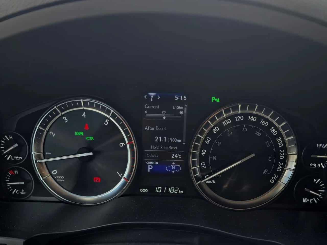 Lexus LX 570 HUD| ТЕЛЕВИЗОРИ| 360САМ| 7 МЕСТЕН| 2 КЛЮЧА| , снимка 11 - Автомобили и джипове - 54940497