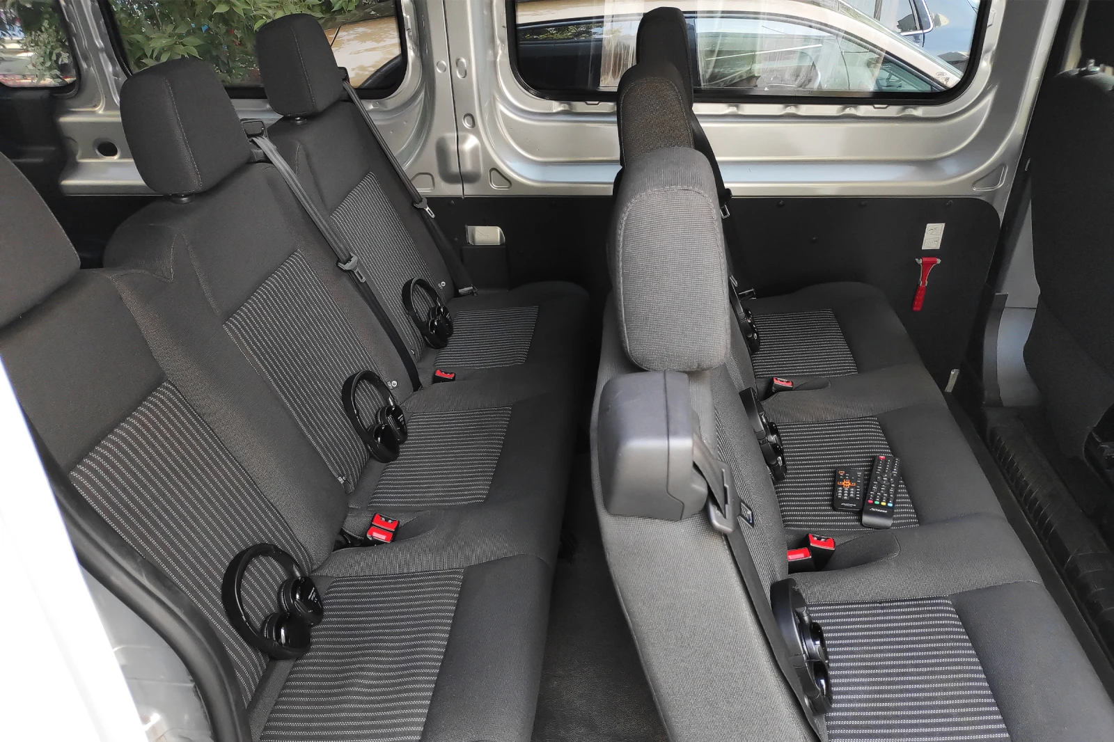 Ford Transit Kombi 2.2 TDCi Trend 125PS FWD, 2x Klima, TV, снимка 11 - Бусове и автобуси - 55944888