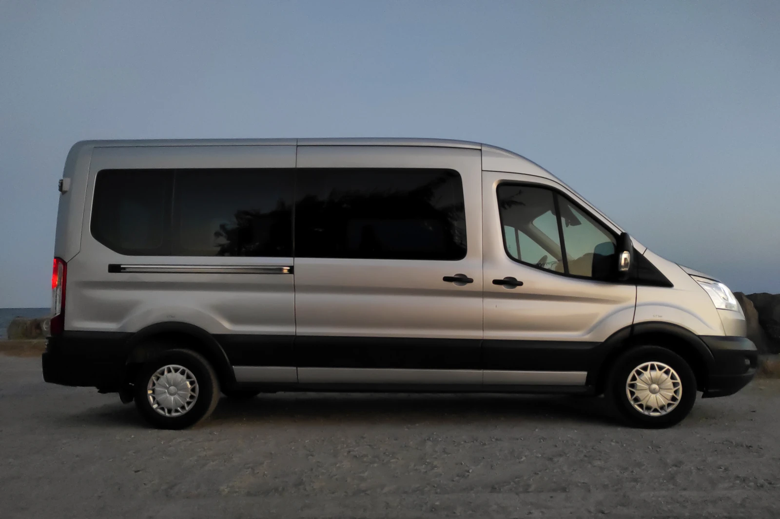 Ford Transit Kombi 2.2 TDCi Trend 125PS FWD, 2x Klima, TV, снимка 2 - Бусове и автобуси - 55944888