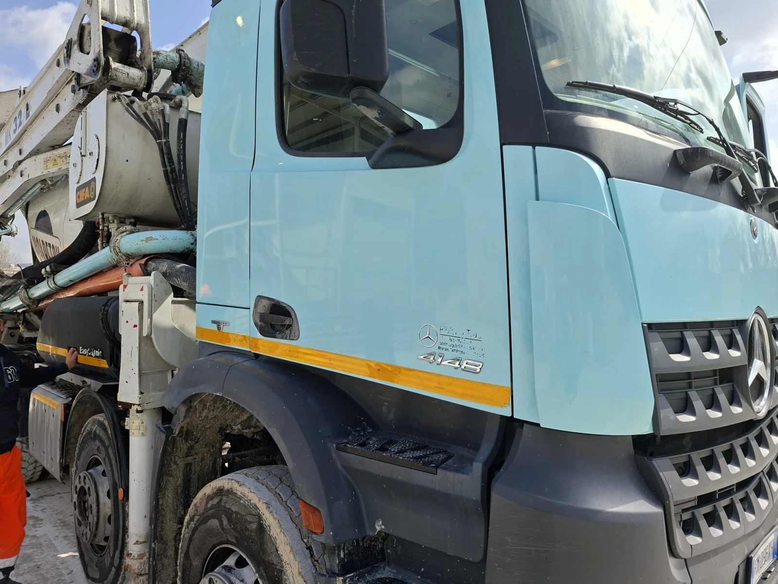 Бетон помпа Mercedes-Benz 4148 / 32meters