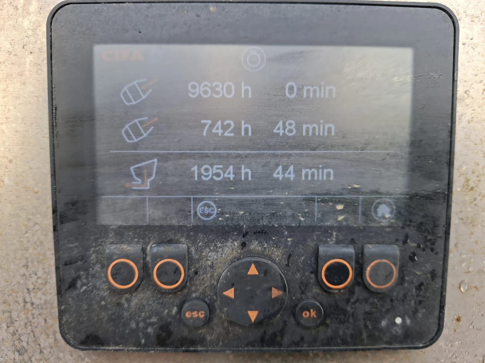 Бетон помпа Mercedes-Benz 4148 / 32meters, снимка 13 - Индустриална техника - 54190305