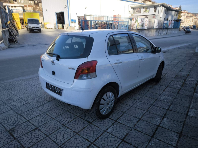 Toyota Yaris 1.3, снимка 3 - Автомобили и джипове - 48603689