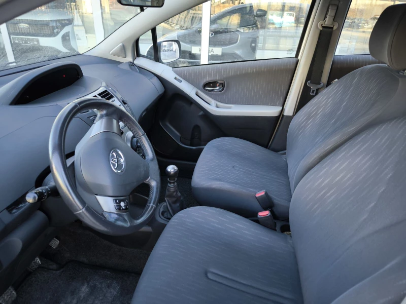 Toyota Yaris 1.3, снимка 4 - Автомобили и джипове - 48603689