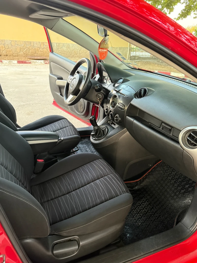 Mazda 2 1.4, снимка 7 - Автомобили и джипове - 52625342