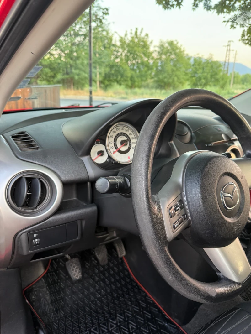 Mazda 2 1.4, снимка 8 - Автомобили и джипове - 52625342