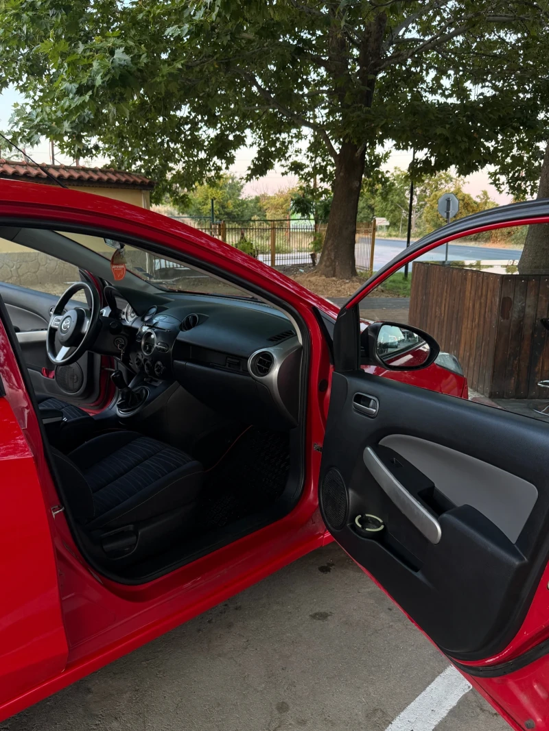 Mazda 2 1.4, снимка 4 - Автомобили и джипове - 52625342