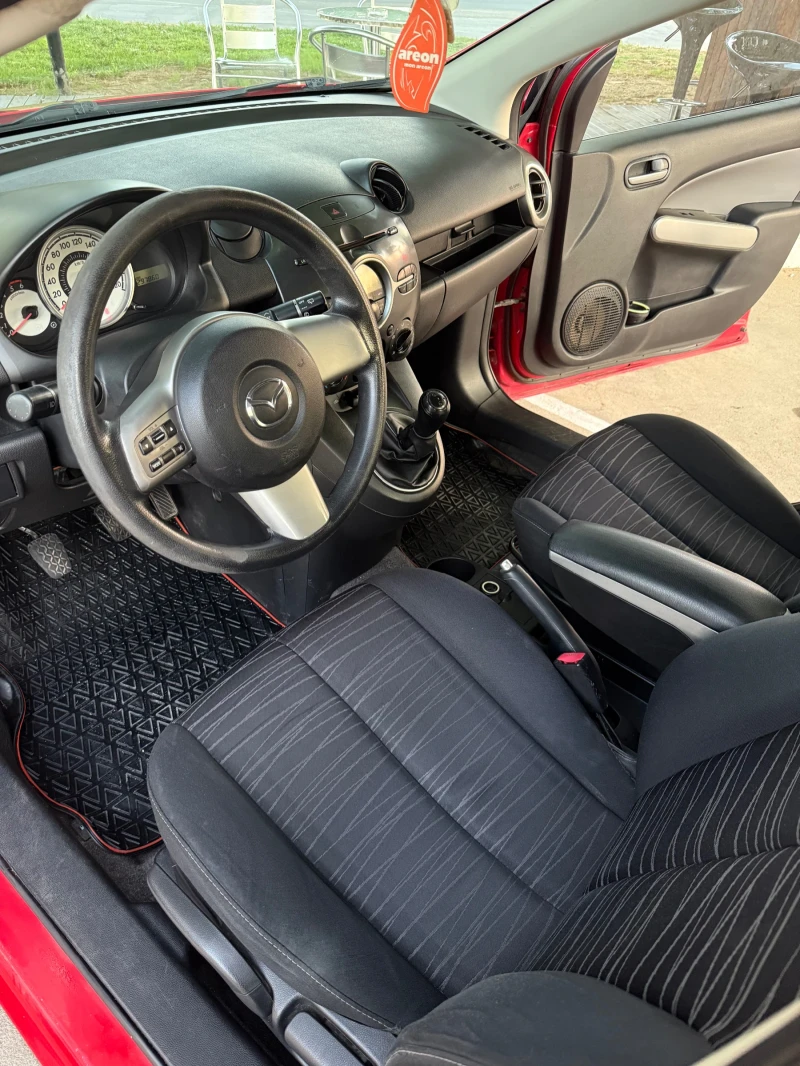 Mazda 2 1.4, снимка 9 - Автомобили и джипове - 52625342